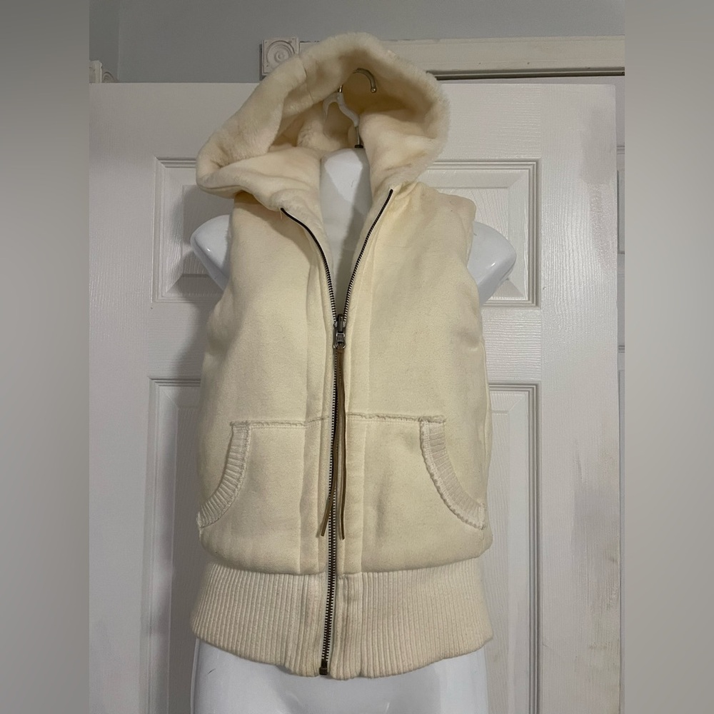 Cozy Cream Faux Fur Hooded Vest by Old Navy Size XS